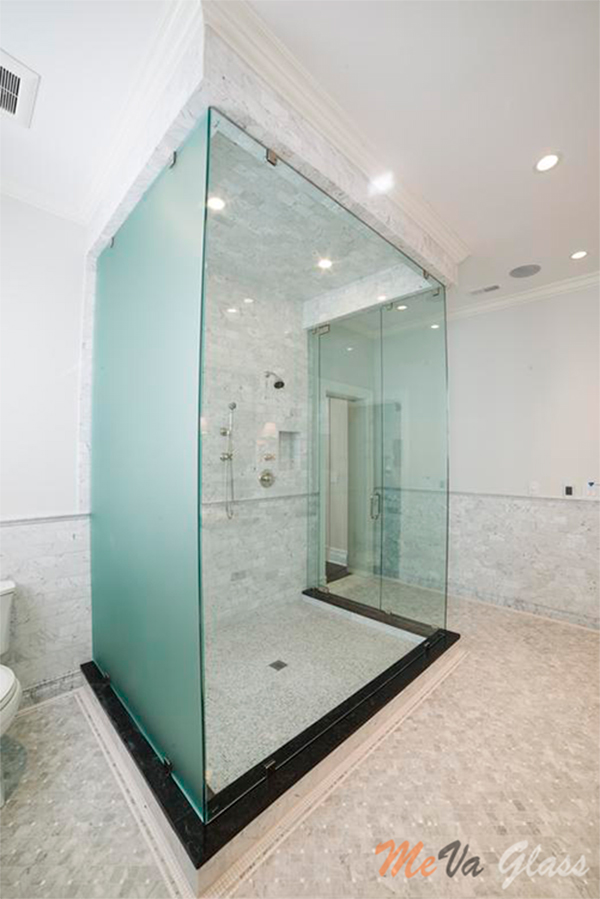 Corner shower with privacy glass
